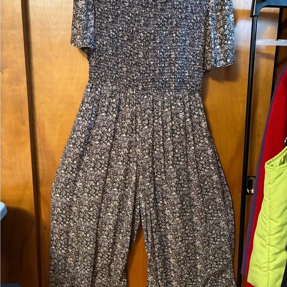 Molly Malloy Petite Black Floral Jumpsuit - Picture 6 of 10